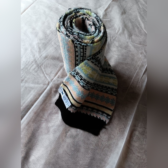 Hat and Scarf Set - Picture 4 of 8